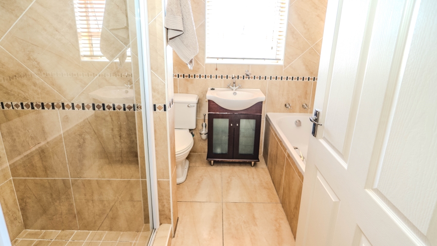 6 Bedroom Property for Sale in Rouxville Western Cape